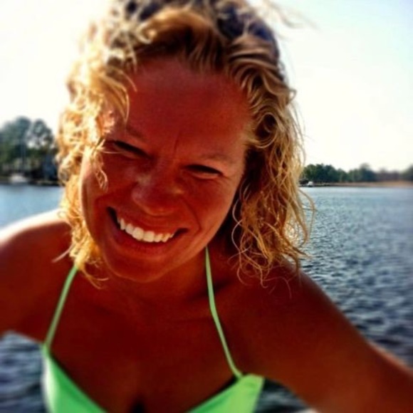 Meet your Posher, Laura - Picture 1 of 1